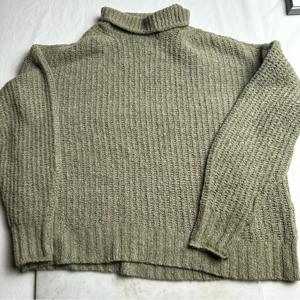 American Eagle Olive Green Women's Ribbed Turtleneck Sweater